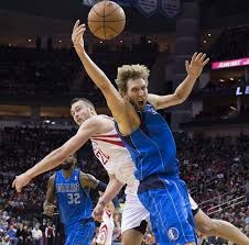 激动！美媒晒出浓眉末节命中致命三分后老詹表情